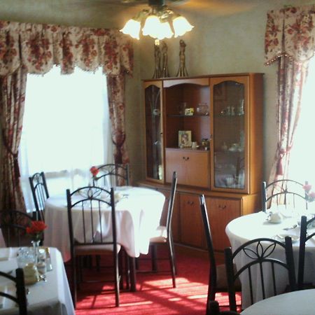 Four Creeks Bed & Breakfast Girard Restaurang bild